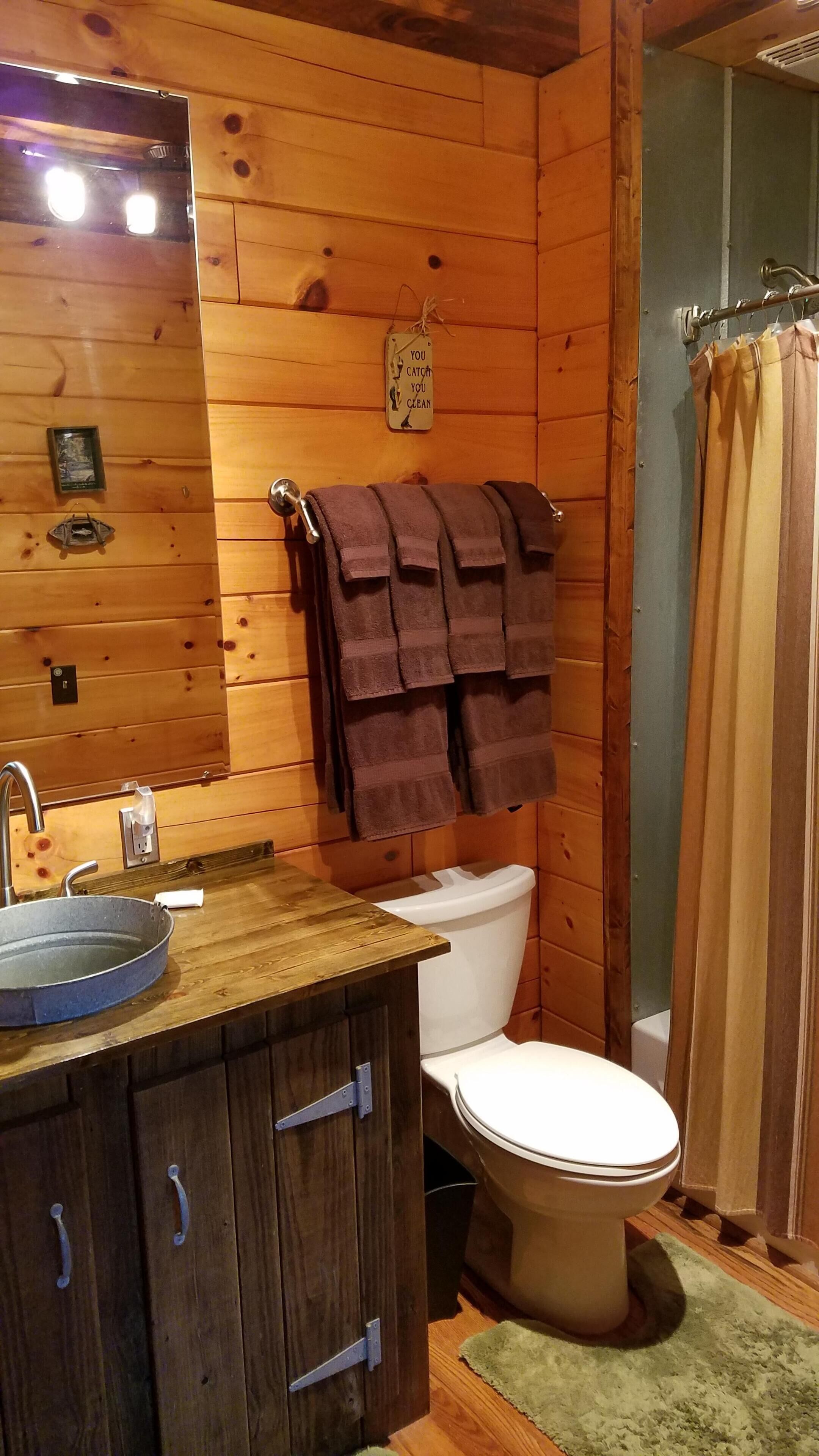 The Bear Foot Cabin at Walker Creek Retreat
