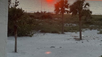 Am Strand, Liegestühle, Strandtücher