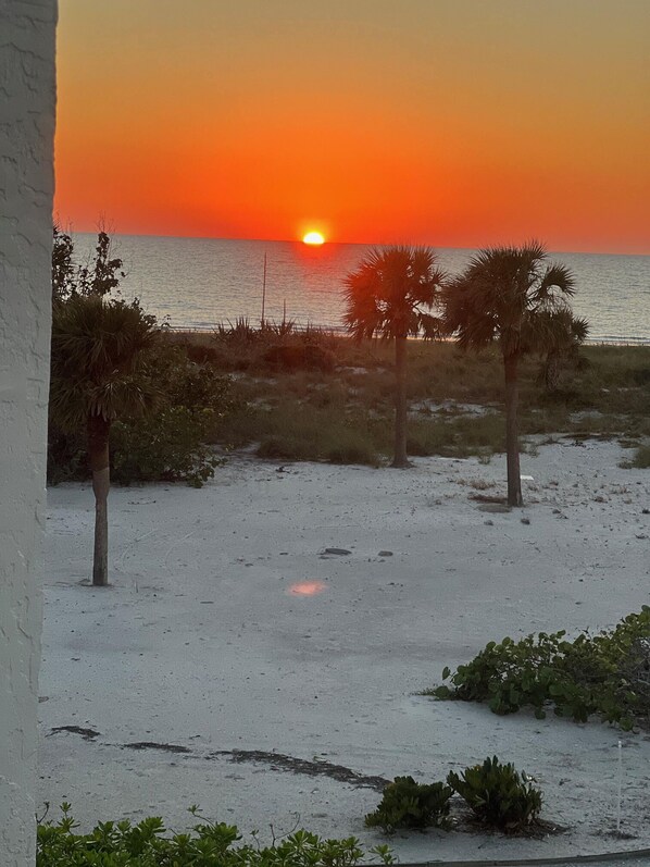 Am Strand, Liegestühle, Strandtücher