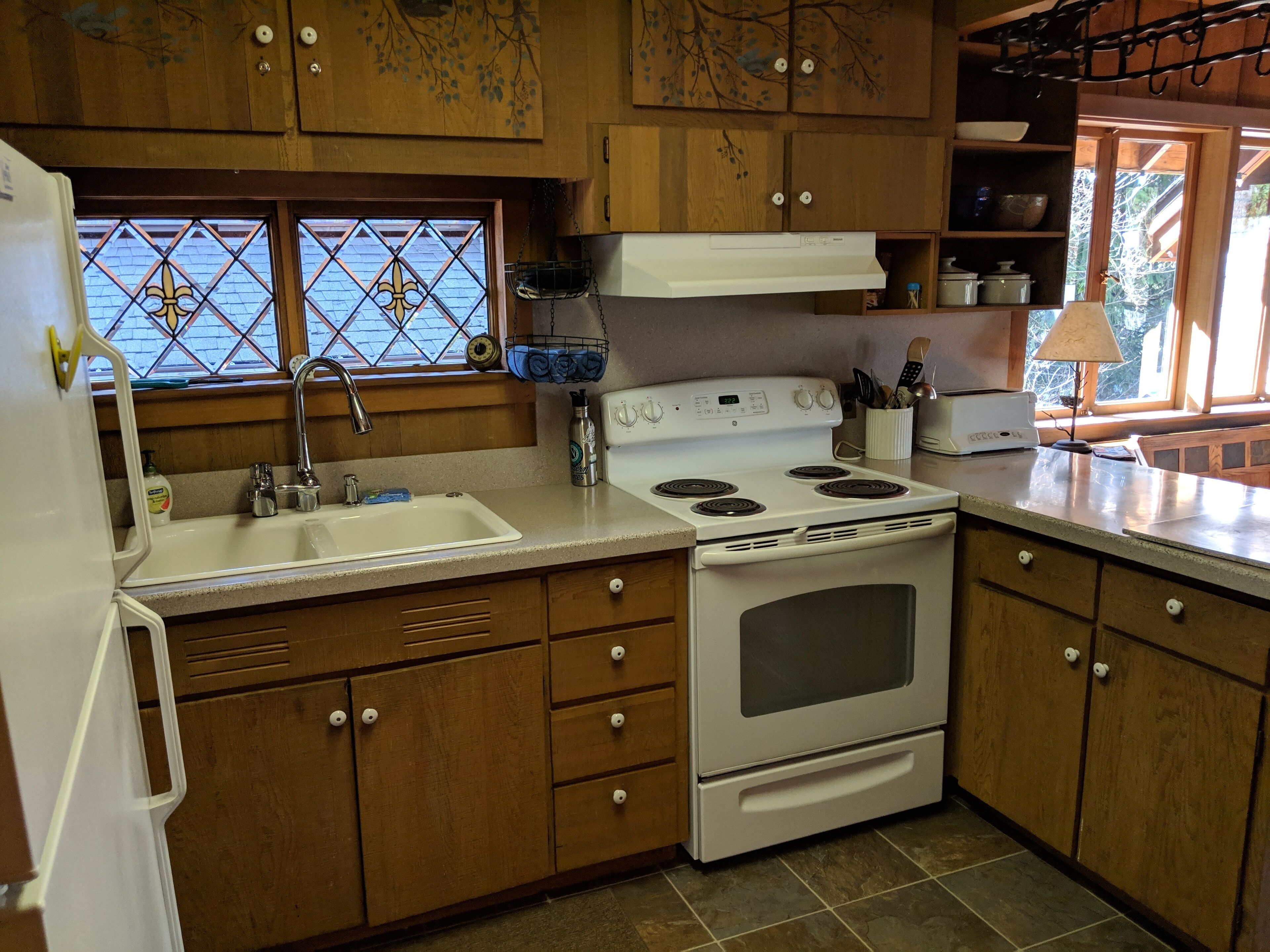 Private Cabin with Hot Tub and Great Views of Mt. Rainier