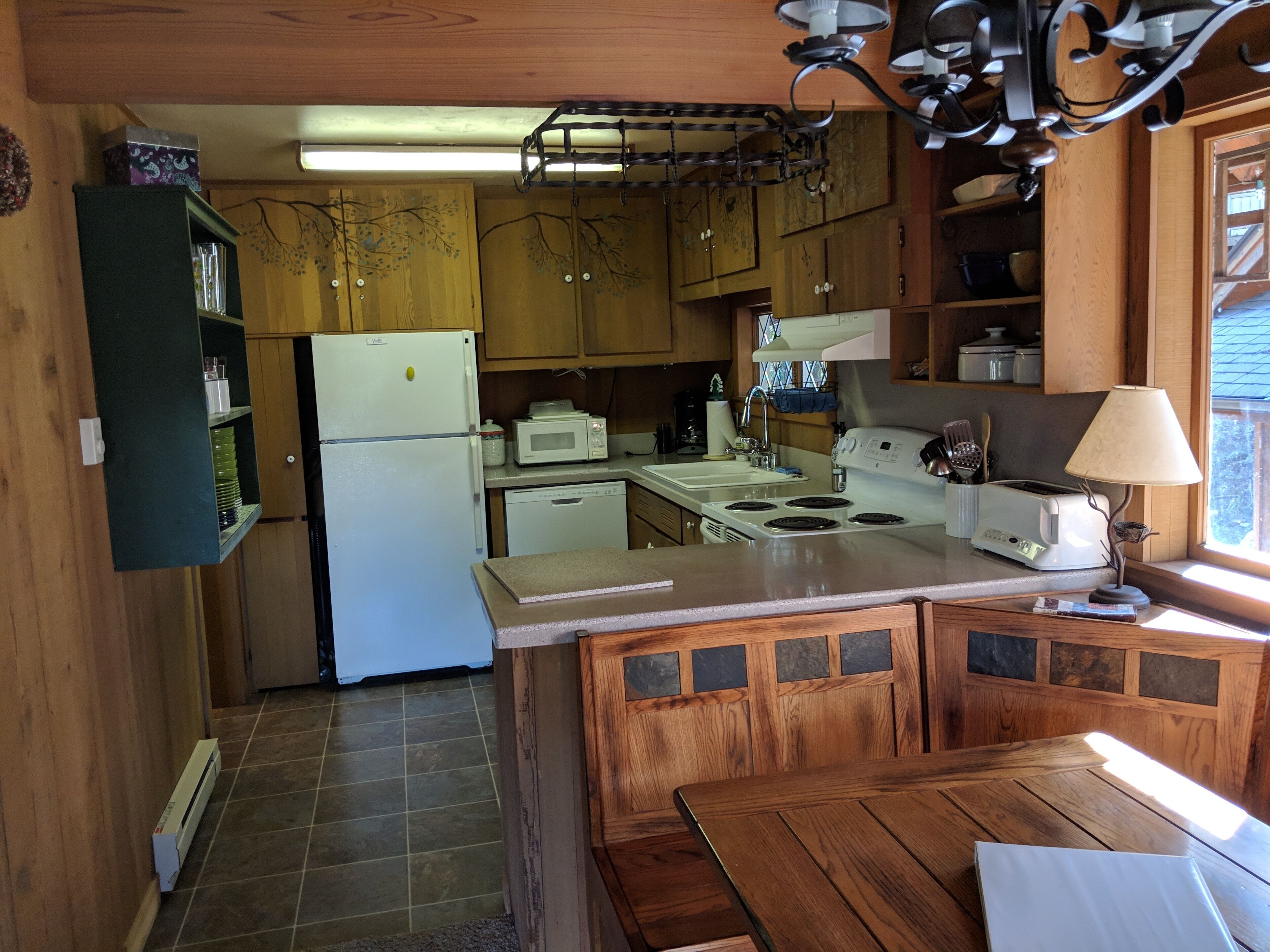 Private Cabin with Hot Tub and Great Views of Mt. Rainier