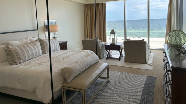 4 bedrooms, iron/ironing board, WiFi, bed sheets - Gorgeous Beach Front Corner Unit with Luxury Designer Updates /Mediterranean @PK (Pensacola)