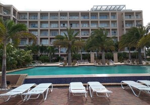 Outdoor pool, an infinity pool - Luxury & Tranquility at Le Vent Condominium on Eagle Beach (Eagle Beach)