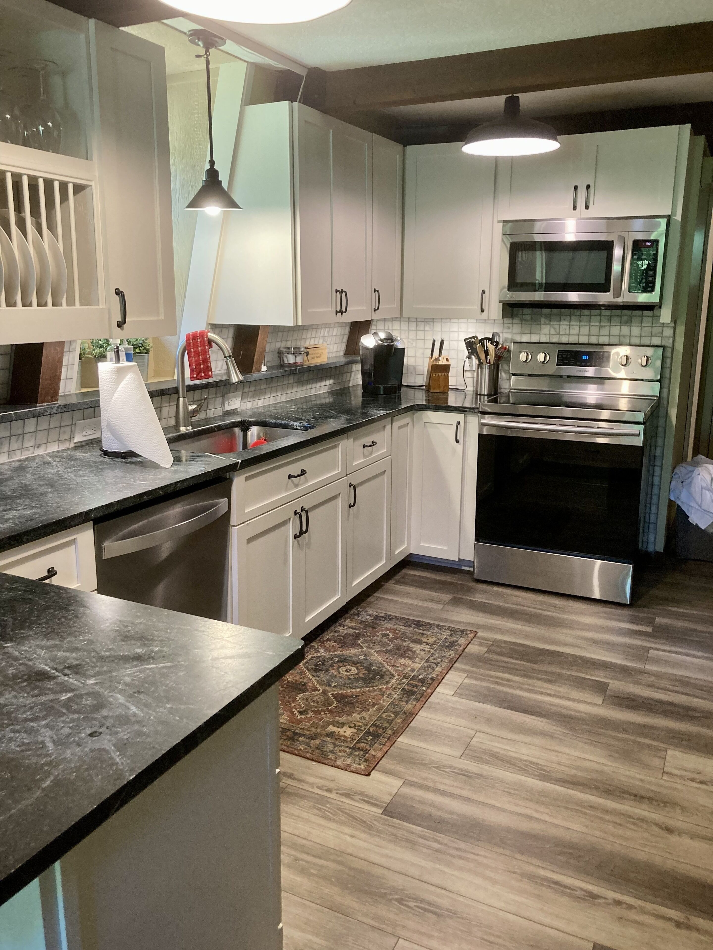 Welcome to the Lazy Daze Chalet - a quaint all-season lake  front cabin