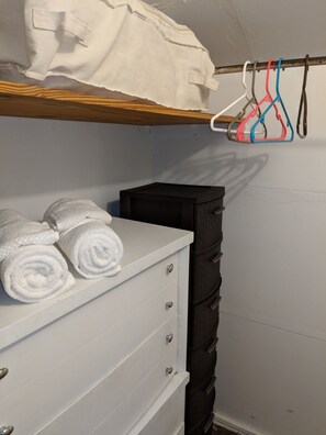 Interior - Cardinals Roost Virginia Apartment: On Boulevard - Sleeps 3 (Athens)