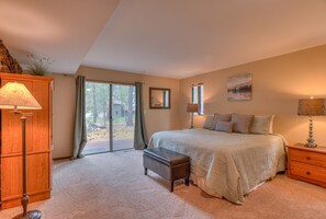 6 bedrooms, desk, iron/ironing board, free WiFi - Sunriver Resort Home-A/C, 8 SHARC Passes-Pool Table-Fairway View-Sleeps 12 (Sunriver)