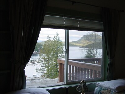 Almost Home 3-bdrm overlooking Knudson Cove Marina. Fishermen & families welcome