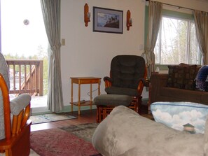 Fernseher, DVD-Player, Stereoanlage