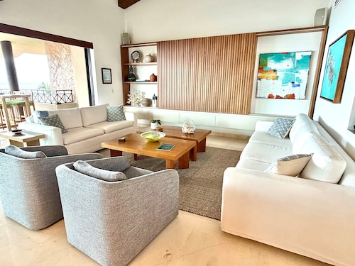 FRONT ROW PENTHOUSE - Amazing views -  Premier/Cook/Golf Cart