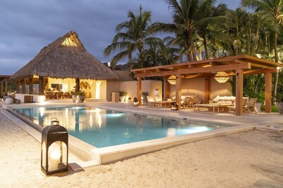 BEACHFRONT PENTHOUSE - Premier/Cook/Golf Cart