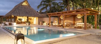 BEACHFRONT PENTHOUSE - Premier/Cook/Golf Cart