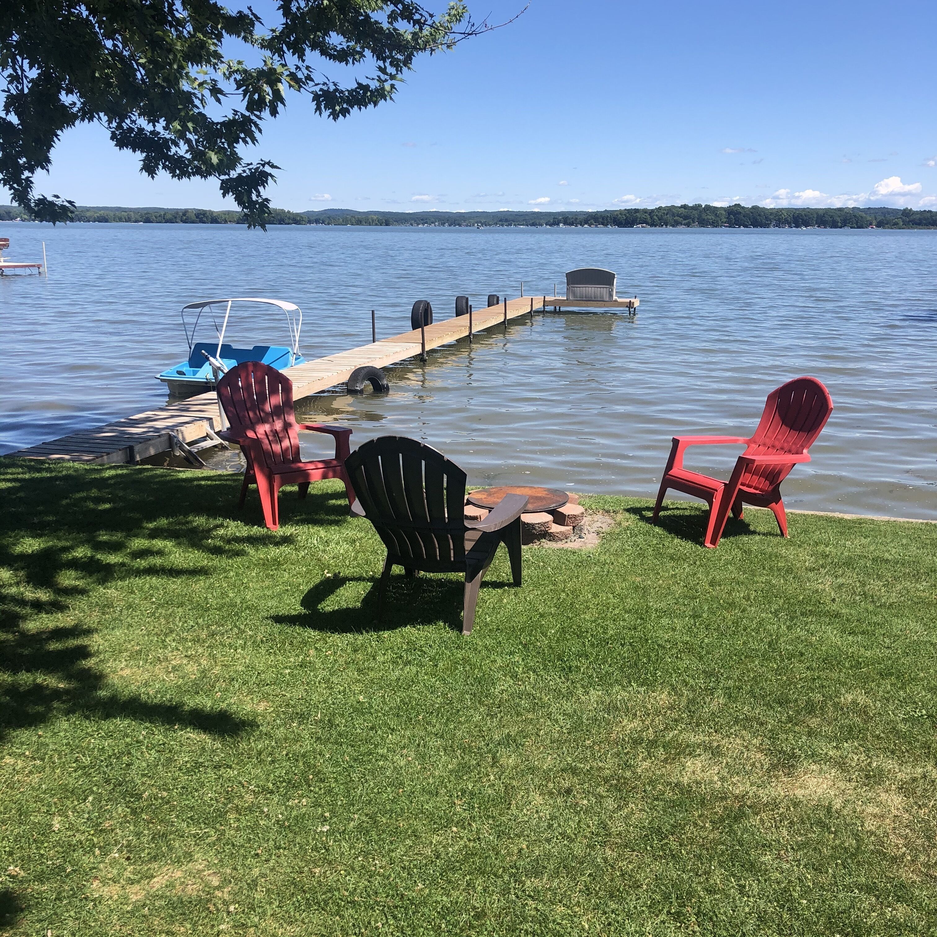 Pet And Family Friendly on Gun Lake close to state park,restaraunts and casino.