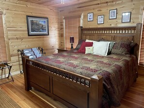 5 bedrooms, iron/ironing board, free WiFi, bed sheets