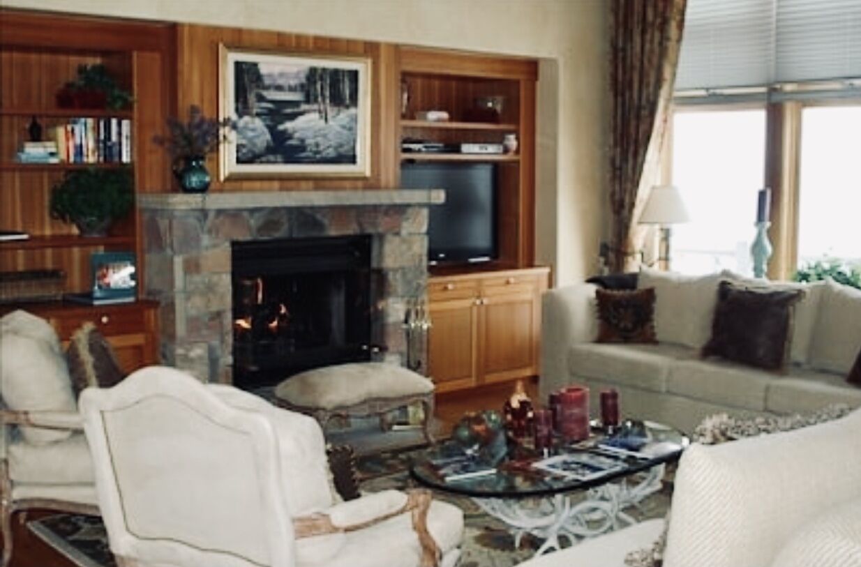 Holidays in "Mountain Time"!  Great for large groups and close to the slopes! 