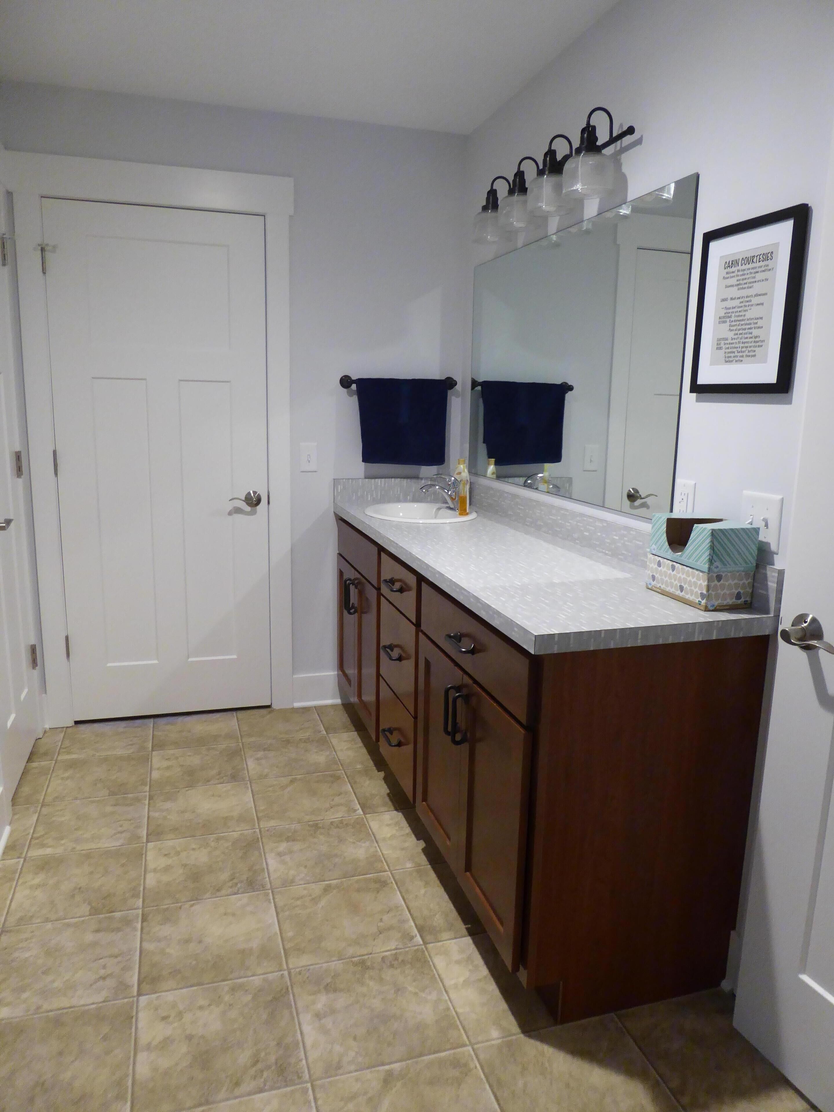 Spacious & exceptionally clean family friendly home with Pickleball court