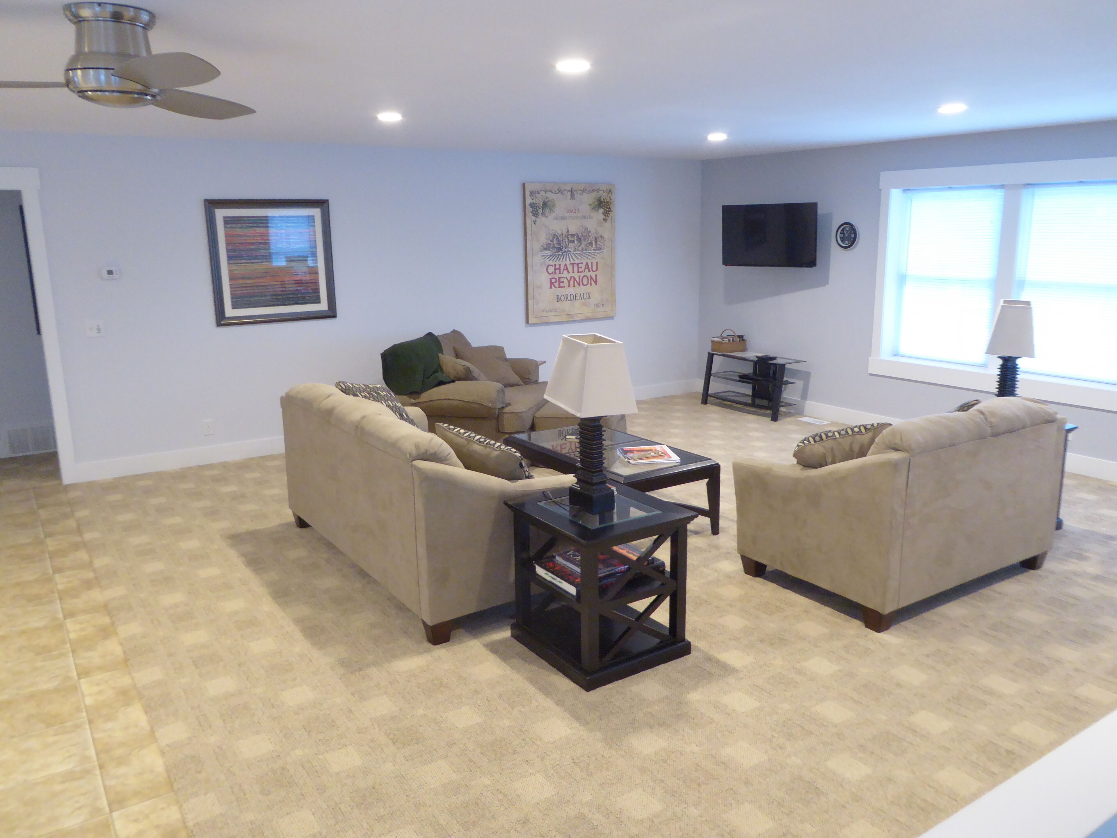 Spacious & exceptionally clean family friendly home with Pickleball court