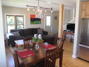 TV, DVD player, books, stereo - Great location in town! Clean, New, Adorable condo close to everything. (Crested Butte)