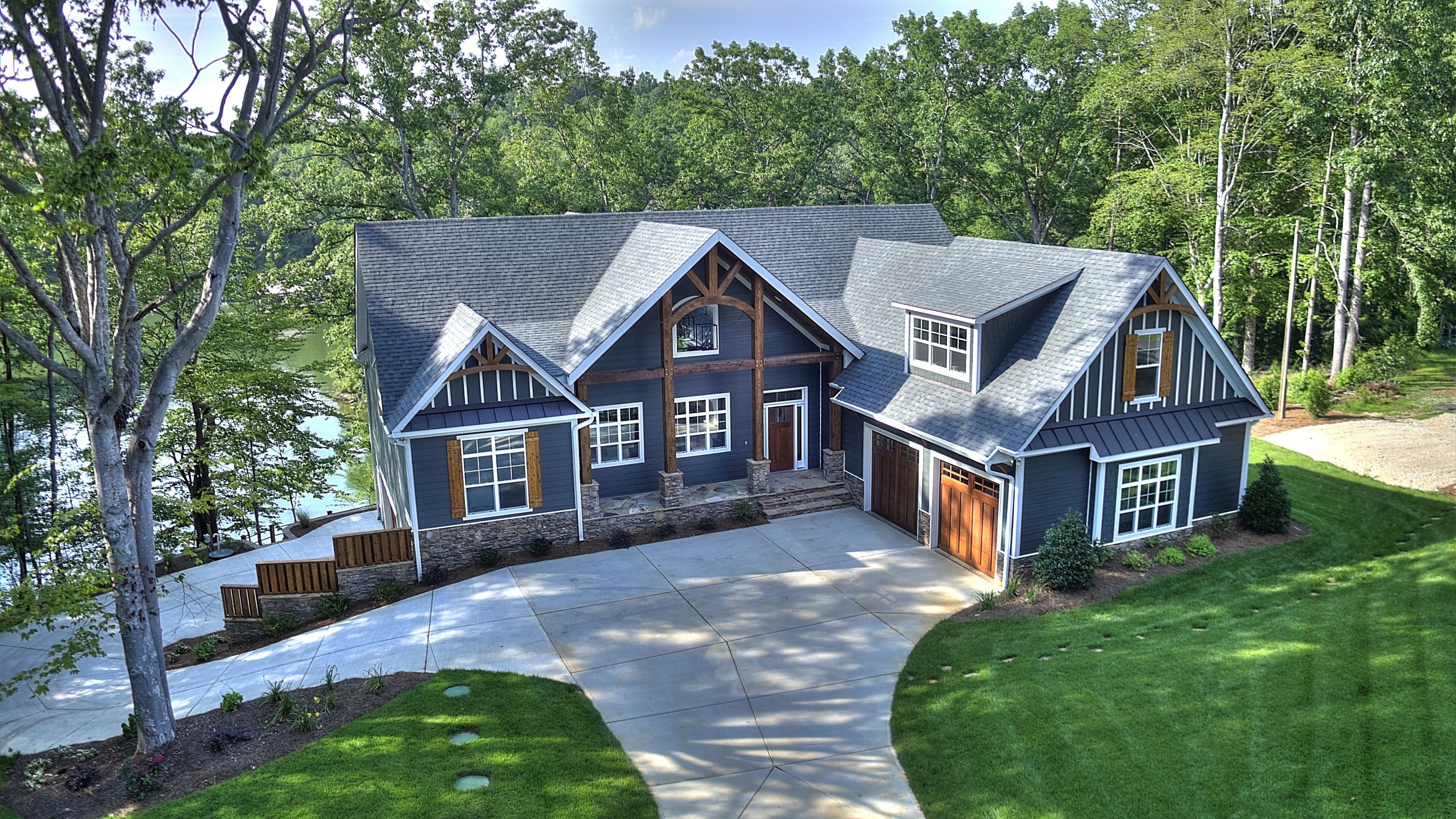  Great Views, Deep Water Swimming, Fiber Wifi, Complimentary Level 2 EV Charging