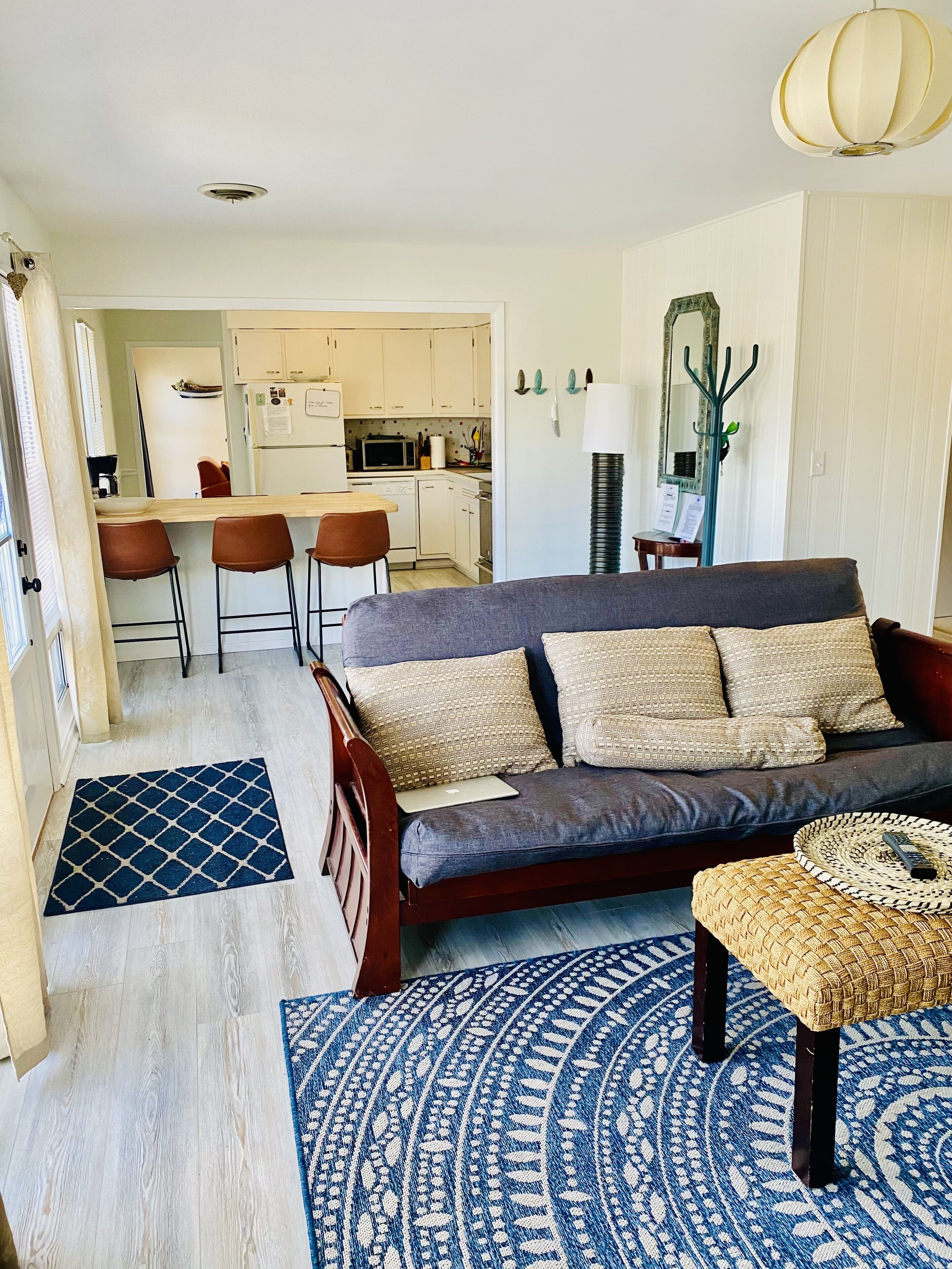 Smart-tv, eldstad, tv-spel och dvd-spelare