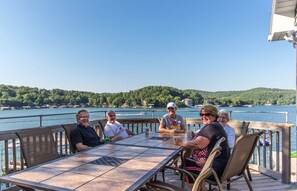 تناول الطعام بالخارج