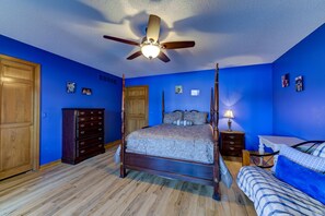 7 عدّة غرف نوم ومكواة/لوح كي وسرير سفر وواي فاي مجانًا