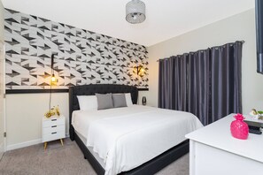 4 bedrooms, iron/ironing board, WiFi, bed sheets