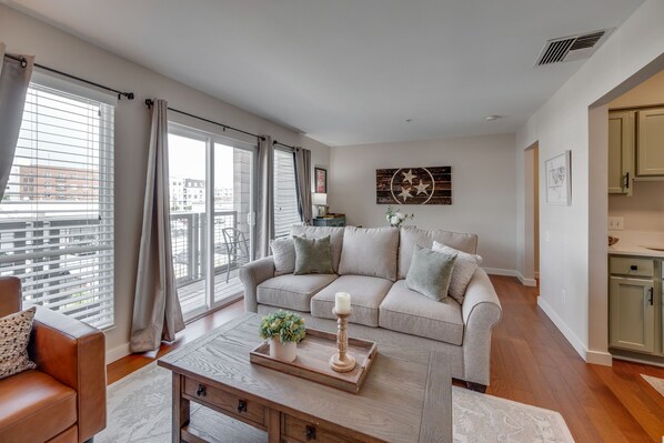 Smart TV, reproductor de DVD, libros y videoteca 