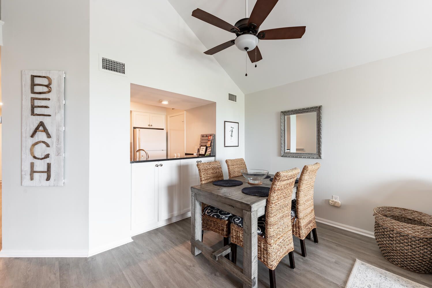 Luxury Beachfront Villa, newly renovated, Pet Friendly,  Amenity Cards Included