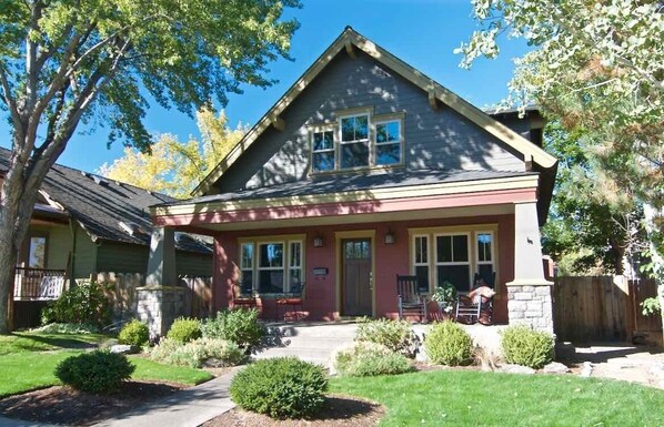 Exterior - Bluebird Day - Harmon Park Bungalow (Bend)
