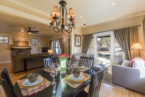 Interior - Bluebird Day - Harmon Park Bungalow (Bend)