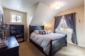 2 bedrooms, WiFi - Bluebird Day - Harmon Park Bungalow (Bend)