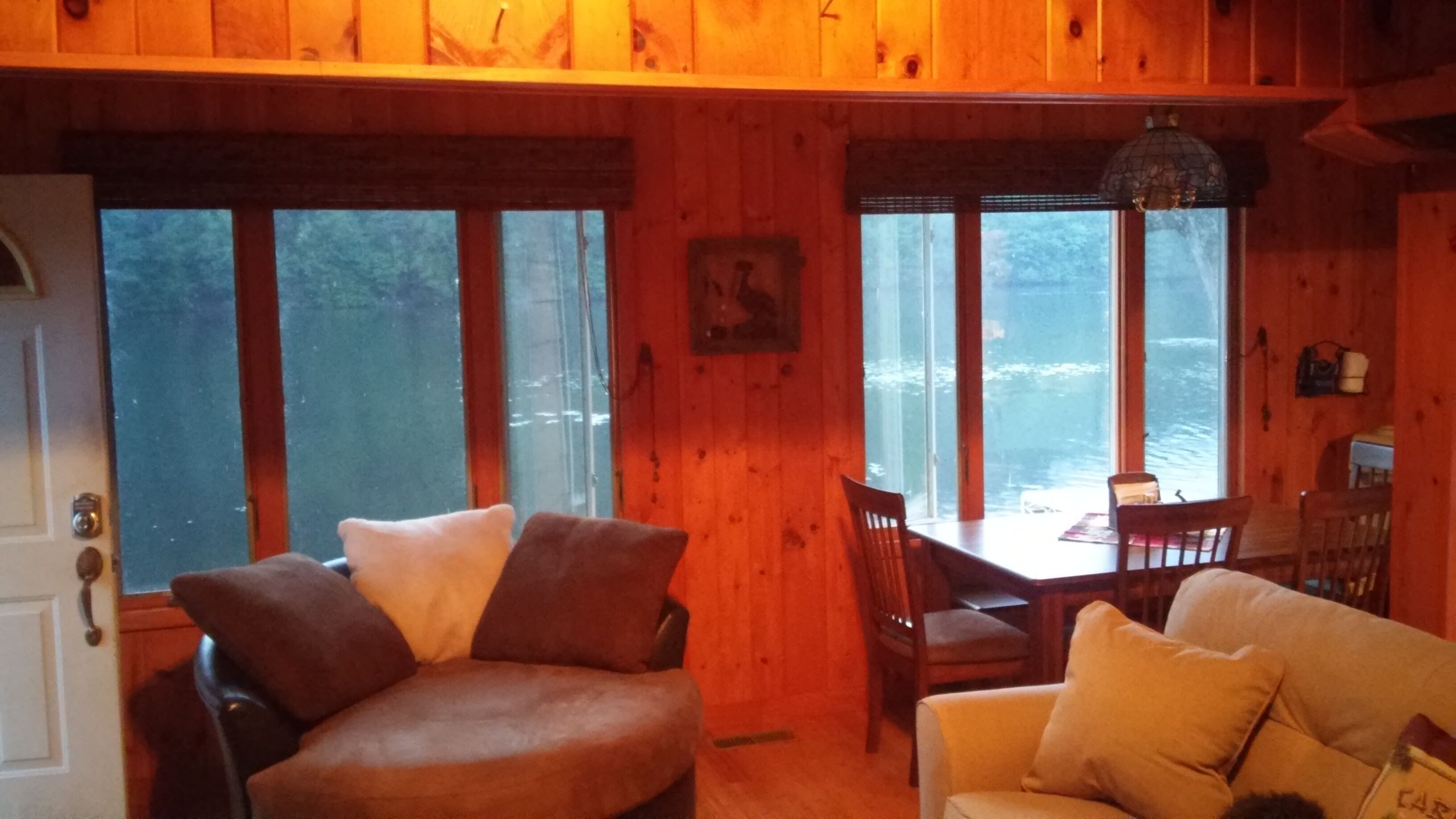 Dog friendly, fenced yard, sitting on the shore of Oxbow Lake