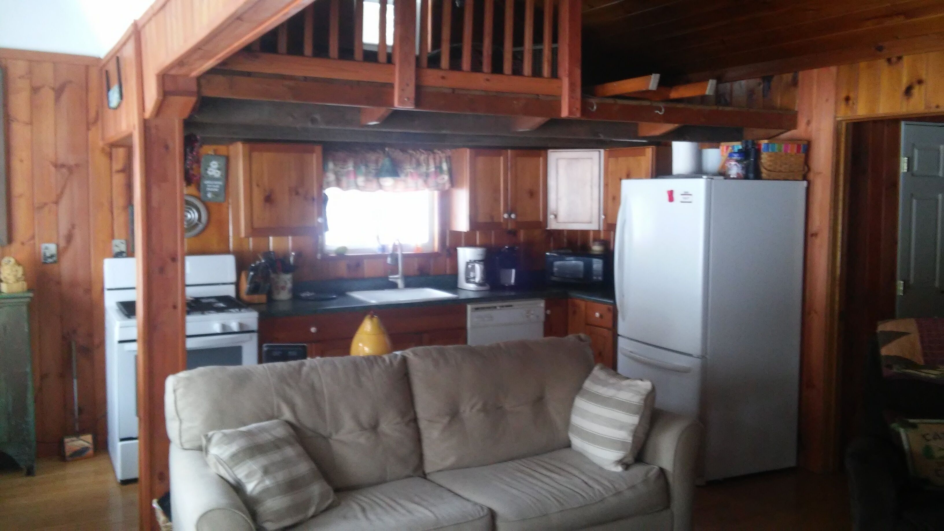 Dog friendly, fenced yard, sitting on the shore of Oxbow Lake