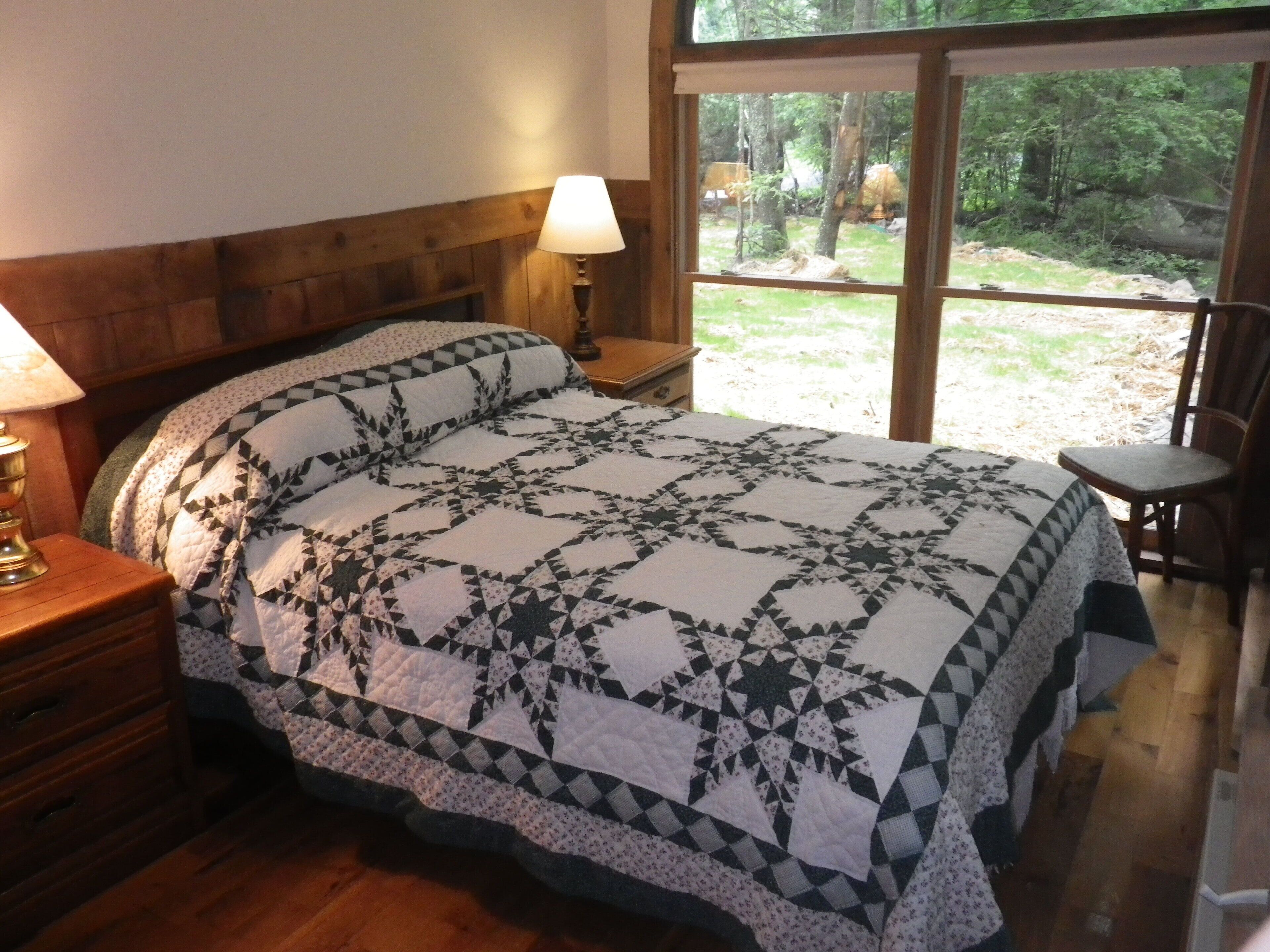 Cozy streamside cabin, convenient to Ski Liberty and Gettysburg