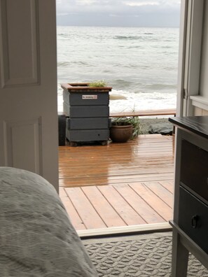 Interior - Beachfront Cozy Duplex, Hot Tub BBQ  Adult Only clam/oyster kayak rental (Qualicum Beach)