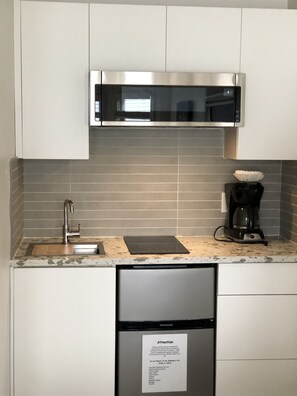 Fridge, microwave, stovetop, coffee/tea maker - Beachfront Cozy Duplex, Hot Tub BBQ Adult Only clam/oyster kayak rental (Qualicum Beach)