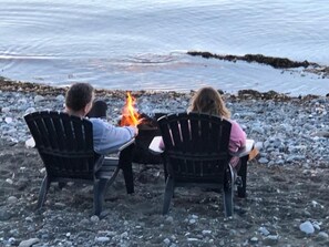 Property grounds - Beachfront Cozy Duplex, Hot Tub BBQ  Adult Only clam/oyster kayak rental (Qualicum Beach)