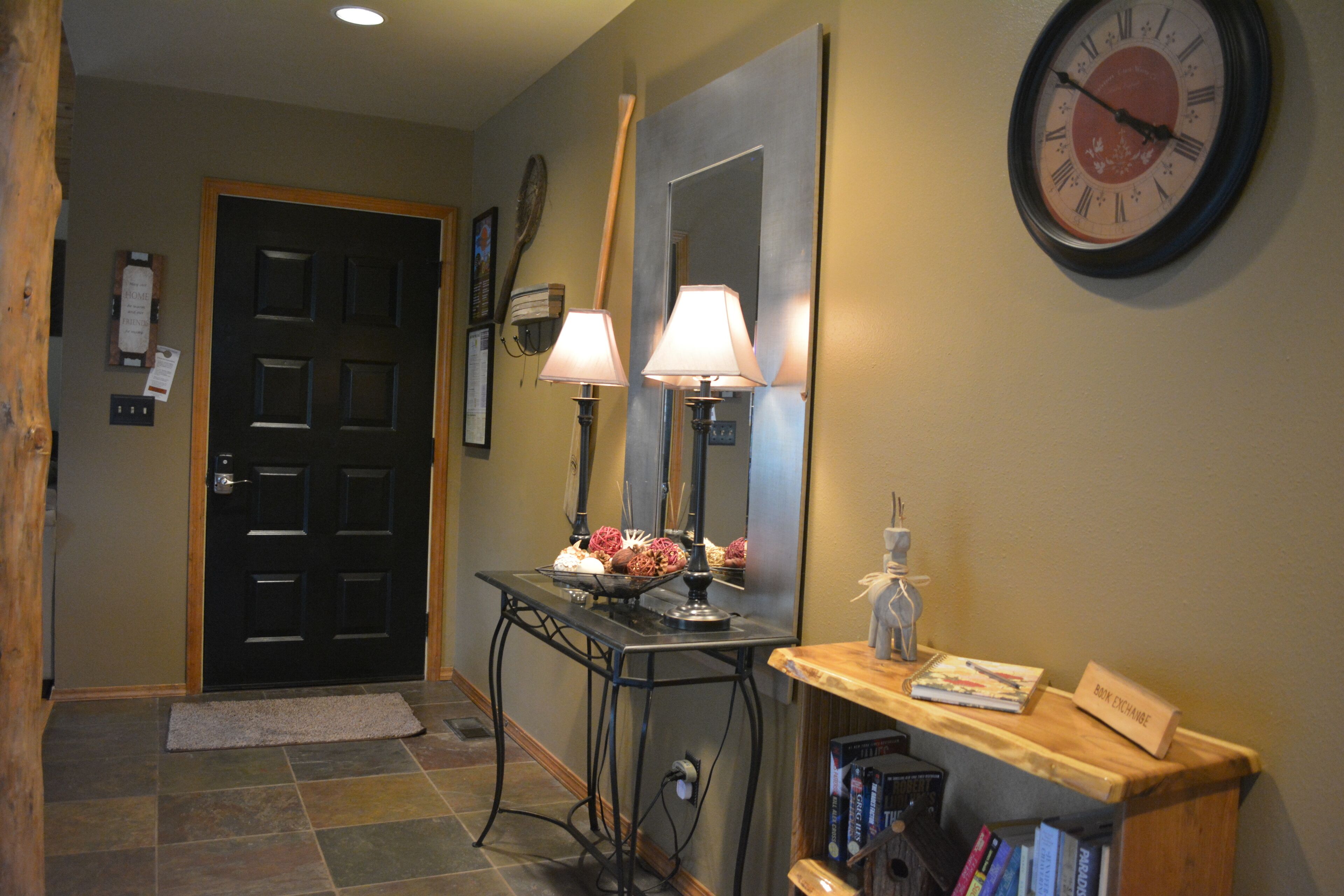 Cozy home with Wi-Fi, SHARC passes, and private hot tub