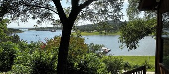 True Waterfront Home - 4 Schlafzimmer, 2 Bäder, echte Waterfront mit spektakulärer Aussicht