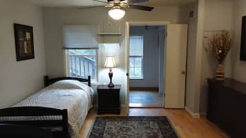 4 bedrooms, desk, free WiFi, bed sheets