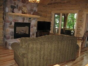 Fernseher, Kamin, DVD-Player, Tischtennisplatte