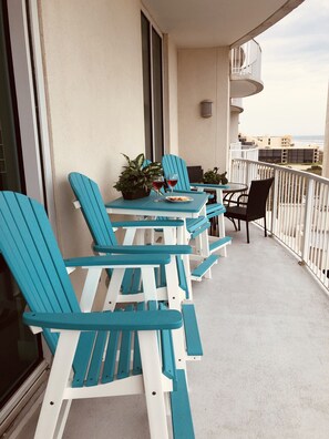 Outdoor dining - EARLY BOOKING BONUS!  CHECK US OUT!!! MEMORIAL WEEKEND OPENED UP WITH DISCOUNT! (South Padre Island)