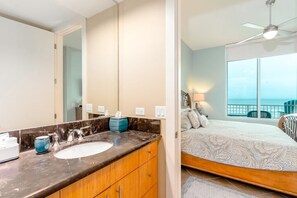 3 bedrooms, desk, iron/ironing board, travel cot - EARLY BOOKING BONUS!  CHECK US OUT!!! MEMORIAL WEEKEND OPENED UP WITH DISCOUNT! (South Padre Island)