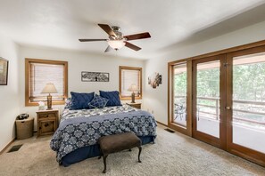 4 bedrooms, desk, iron/ironing board, travel crib