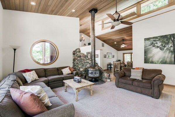 Smart TV, fireplace, DVD player, books