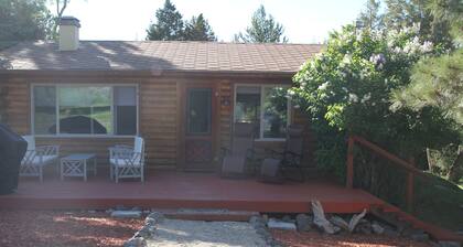 Viihtyisä mökki purolla 30 mailin päässä Yellowstonen idästä