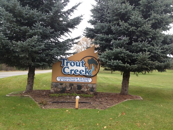 Property grounds - Harbor Springs Condo, 2400 Sq. Ft., 5 Bedroom, 3 Bath, 3 Levels, Very Clean (Harbor Springs)