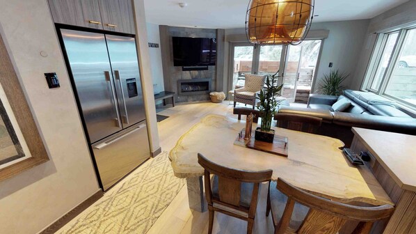 スマートテレビ、暖炉