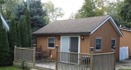 Great Dates Available. Cute and Affordable for 2- CLOSE TO 2 BEACHES AND TOWN.