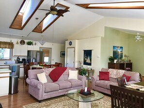 TV, DVD player - Ocean View Apartment Along Maine's Scenic Penobscot Bay (Belfast)